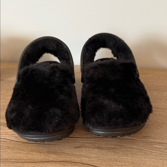 CROCS Black Fuzzy Clogs - Picture 1 of 5